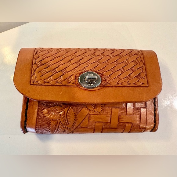 Vintage 1999 Hand Tooled Genuine Leather Wallet Clutch Rose Floral Woven Tan - Picture 9 of 9